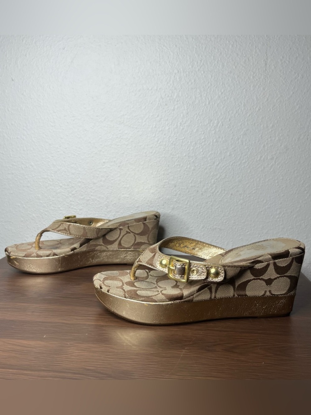Coach Gracy Gold Buckle Strap Thong Wedge Sandal Y2K Summer Vacation - Picture 3 of 10